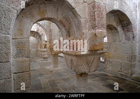 Monastero di San Salvador de Leyre (romanico, IX-XVII secolo). Cripta (XI-XII secolo). Yesa, Comunidad Foral de Navarra, Spagna. Foto Stock