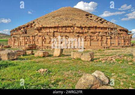 Medracen - un mausoleo reale-tempio dei re berberi Numidi vicino alla città di Batna Foto Stock