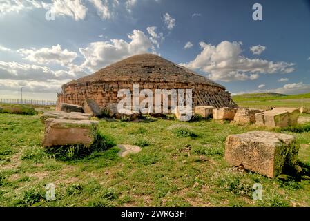 Medracen - un mausoleo reale-tempio dei re berberi Numidi vicino alla città di Batna Foto Stock