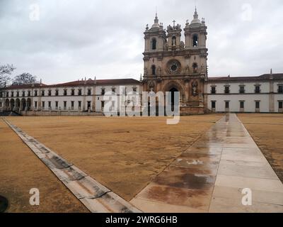 Monasterio de Alcoba o Abadía de Santa María de Alcoba, en Alcoba, distrito de Leiría, provincia de Estremadura, Portogallo Foto Stock