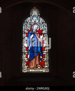 Vetrata di San Filippo nella chiesa di Santa Maria Maddalena Boddington Gloucestershire Inghilterra Foto Stock