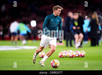 Martin Odegaard dell'Arsenal si scalda in vista della finale di UEFA Champions League del 16° turno, partita di andata e ritorno all'Emirates Stadium di Londra. Data foto: Martedì 12 marzo 2024. Foto Stock
