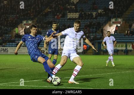 Carlisle, Regno Unito. 12 marzo 2024. Sam Cosgrove di Barnsley viene affrontato da Jon Mellish di Carlisle United durante la partita di Sky Bet League 1 Carlisle United vs Barnsley a Brunton Park, Carlisle, Regno Unito, 12 marzo 2024 (foto di Mark Cosgrove/News Images) a Carlisle, Regno Unito il 3/12/2024. (Foto di Mark Cosgrove/News Images/Sipa USA) credito: SIPA USA/Alamy Live News Foto Stock