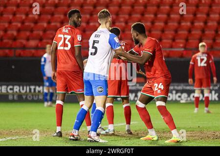 Walsall, Regno Unito. 12 marzo 2024. Il Barrow's George Ray & Walsall's Rollin Meyanese si schierano per la posizione nel box mentre i visitatori spingono per un equalizzatore durante la partita EFL Sky Bet League 2 tra Walsall e Barrow al Poundland Bescot Stadium, Walsall, Inghilterra, il 12 marzo 2024. Foto di Stuart Leggett. Solo per uso editoriale, licenza richiesta per uso commerciale. Non utilizzare in scommesse, giochi o pubblicazioni di singoli club/campionato/giocatori. Crediti: UK Sports Pics Ltd/Alamy Live News Foto Stock