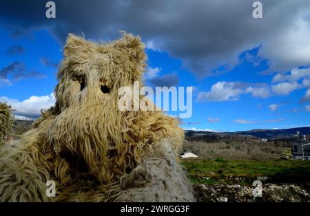 Maschera di Abanto-Zierbena (Euskadi) a Viana do Bolo, Ourense, Spagna Foto Stock