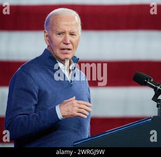 Wallingford, Pennsylvania, Stati Uniti - 8 MARZO 2024 - il presidente Joe Biden pronuncia le sue osservazioni in occasione di un evento della campagna alla Strath Haven Middle School. Foto Stock