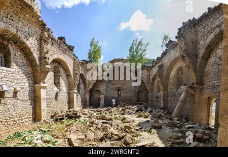 San Nicola è una chiesa abbandonata, la Macedonia, che è sommersa nel lago Mavrovo. Costruito nel 1850 con icone dipinte da Dicho Zograf. Foto Stock