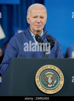 Wallingford, Pennsylvania, Stati Uniti - 8 MARZO 2024 - il presidente Joe Biden pronuncia le sue osservazioni in occasione di un evento della campagna alla Strath Haven Middle School. Foto Stock