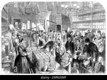 La carestia del cotone: Negozio di provviste dove si ottengono le merci per i biglietti emessi dalla Manchester and Salford Provident Society, 1862. Disoccupazione nel Lancashire. "I biglietti di soccorso, in base ai quantitativi ordinati, sono consegnati dal segretario ai visitatori, che li portano nelle case dei destinatari, che vengono così regolarmente rivisitati una volta alla settimana. Il numero di casi, persone e quantità di aiuti vengono sommati, e il segretario di ogni reparto riferisce i totali al comitato generale alla riunione successiva, con l'equivalente somma di denaro che egli richiede per la settimana successiva. R Foto Stock