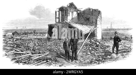 L'esplosione di un magazzino di polvere da sparo vicino a Erith: Rovine della casa di Rayner, 1864. Incisione da '...una fotografia scattata con la macchina fotografica panoramica appena inventata dalla "London Pantascopic Company", di Red Lion-Square...[Vista di]...i resti della casa di Walter Silver, caposquadra al servizio della Low Wood Company...[dopo] l'esplosione distruttiva alle polveri del Belvedere, nei pressi di Erith, sabato mattina, il 1° ottobre... dalle prove...[date durante l'inchiesta,] sembrava che due chiatte, che avevano portato polvere da sparo dai mulini di Faversham, giacevano al Foto Stock