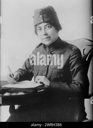 Irene McIntyre, tra c1915 e c1920. L'operaia dell'Esercito di salvezza Irene McIntyre di Mount Vernon, New York, che ha lavorato in prima linea in Francia durante la prima guerra mondiale Foto Stock