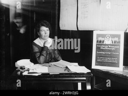 Helen Kenyon, 13 aprile 1918. Helen Kenyon (1884-1978) che aiutò ad organizzare il campo di addestramento Vassar per infermiere durante la prima guerra mondiale Foto Stock