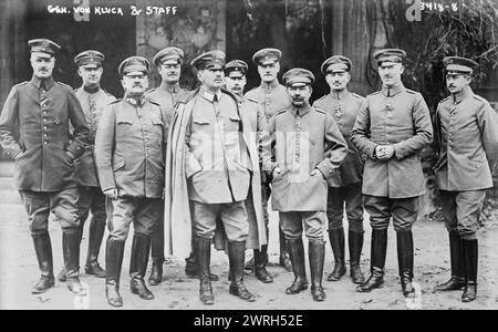 Gen. Von Kluck e staff, tra il 1914 e il 1915. Herman von Kuhl (3° da sinistra); Alexander Heinrich Rudolph von Kluck (1846-1934), generale prussiano di fanteria e comandante dell'esercito durante la prima guerra mondiale (5° da sinistra); e Walter von Bergmann (8° da sinistra). Foto Stock