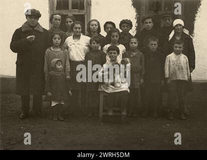 Odessa: Orfanotrofio ebraico, 1920-1929. Nella prima parte dell'era di Stalin, il Cremlino istituì un nuovo territorio amministrativo nell'Estremo Oriente sovietico - la regione autonoma ebraica - per servire come patria ebraica. La capitale della regione era la città di Birobidzhan. Questo album include 274 fotografie dei primi anni di Birobidzhan, a partire dalla fine degli anni '1920 Biblioteca nazionale della Russia Foto Stock