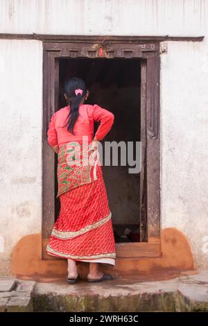 KATHMANDU, NEPAL, 06 NOVEMBRE 2006: Donne non identificate nella strada di Kathmandu, Nepal. Foto Stock