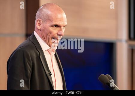 Canberra, Australia; 13 marzo 2024: Yanis Varoufakis, l’economista, leader politico, studioso, autore BEST-seller ed ex ministro delle finanze greco, parla al National Press Club of Australia. (Foto: Nick Strange/Alamy Live News) Foto Stock