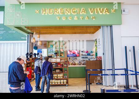 Merida, Messico, aeroporto internazionale Manuel Crescencio Rejon Merida, interno, ingresso del terminal, Herencia Viva Living Heritage non-prof Foto Stock