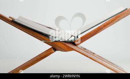 Supporto di legno per recitare il Corano Foto Stock