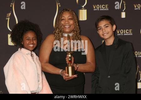 LOS ANGELES - DEC 9: Jacqueline Protho, ospiti al 10° Annual Society of Voice Arts and Sciences Voice Awards Gala Winners Circle al Beverly Foto Stock