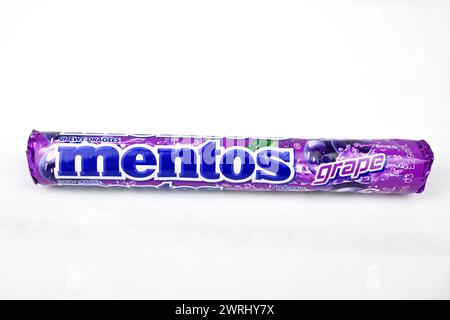 Mentos Grape Flavor - Galles, Regno Unito - 12 marzo 2024 Foto Stock