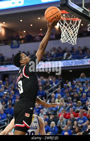 La guardia dei Denver Pioneers Tommy Bruner (0) va a giocare a basket durante la finale maschile al torneo di basket Summit League tra i Denver Pioneers e i South Dakota State Jackrabbits al Denny Sanford Premier Center di Sioux Falls, South Dakota, martedì 12 marzo 2024. South Dakota State sconfisse Denver 76-68.Russell Hons/CSM. Foto Stock