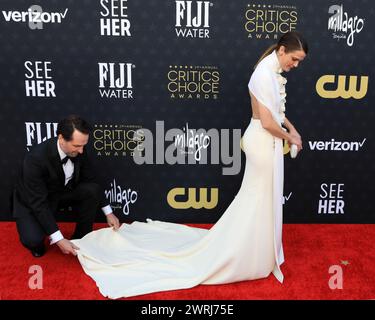 14 gennaio 2024, Santa Monica, CA, USA: LOS ANGELES - 14 GENNAIO: Matthew Rhys, Keri Russell al 29° Annual Critics Choice Awards - arrivi al Barker Hanger il 14 gennaio 2024 a Santa Monica, CA. (Credit Image: © Kay Blake/ZUMA Press Wire) SOLO PER USO EDITORIALE! Non per USO commerciale! Foto Stock