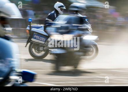 Agenti di polizia di Berlino dello squadrone motociclistico durante un giro in colonna al giorno di apertura della polizia di Berlino, 11/09/2016 Foto Stock