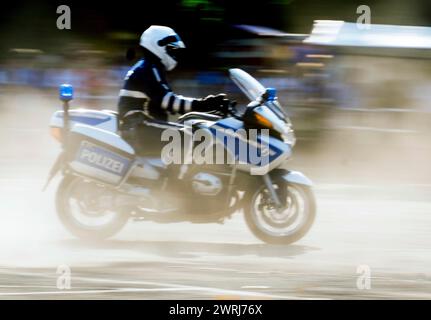 Agenti di polizia di Berlino dello squadrone motociclistico durante un giro in colonna al giorno di apertura della polizia di Berlino, 11/09/2016 Foto Stock