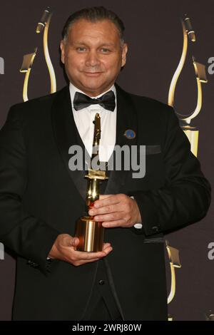 10 dicembre 2023, Beverly Hills, CA, USA: LOS ANGELES - 9 dicembre: Fabian Toro al decimo Annual Society of Voice Arts and Sciences Voice Awards Gala Winners Circle presso il Beverly Hilton Hotel il 9 dicembre 2023 a Beverly Hills, CA. (Credit Image: © Kay Blake/ZUMA Press Wire) SOLO PER USO EDITORIALE! Non per USO commerciale! Foto Stock