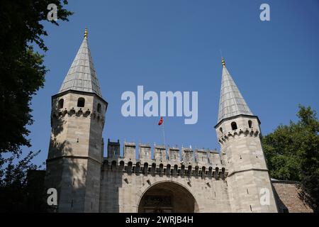Porta principale del Palazzo Topkapi nella città di Istanbul, Turkiye Foto Stock