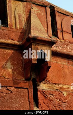 Vista parziale delle mura fortificate del forte Agra (rosso), Agra, Uttar Pradesh, India Foto Stock