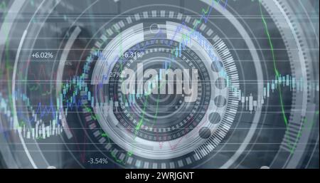 Immagine dell'elaborazione dei dati finanziari e della scansione dell'ambito degli operatori che camminano Foto Stock