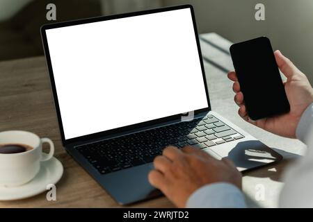 Immagine mockup computer schermo vuoto immagine mockup di marketing e design uomo d'affari Foto Stock