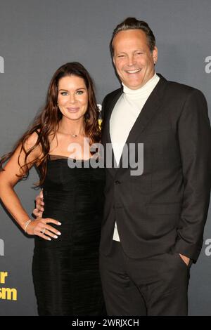 30 gennaio 2024, Los Angeles, CA, Stati Uniti: LOS ANGELES - GENNAIO 30: Kyla Weber, Vince Vaughn at the Curb Your Enthusiasm stagione 12 prima alla Directors Guild of America il 30 gennaio 2024 a Los Angeles, CA. (Credit Image: © Kay Blake/ZUMA Press Wire) SOLO PER USO EDITORIALE! Non per USO commerciale! Foto Stock