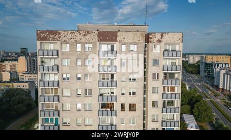 Così chiamato Wielka Pyta - grande casa di pannelli in via Abrahama nella zona di Goclaw, quartiere Praga-Poludnie, città di Varsavia, Polonia Foto Stock