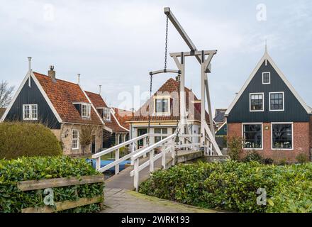 Vista di De Rijp, pittoresco villaggio olandese nella provincia dell'Olanda settentrionale Foto Stock