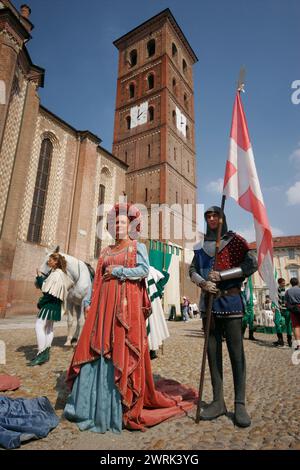 Tradizionale corteo storico medievale del Palio di Asti in Piemonte, Italia Foto Stock
