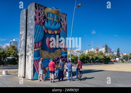 Murale di Saddo e Aitch nella città di Figueira da Foz, distretto di Coimbra del Portogallo Foto Stock