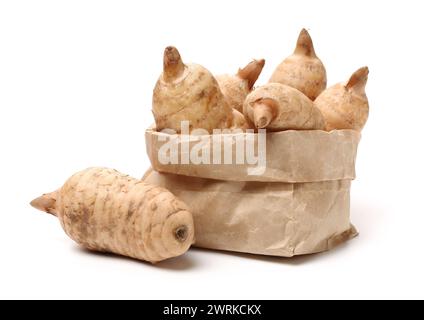 Fresco Gastrodia elata blume su sfondo bianco Foto Stock