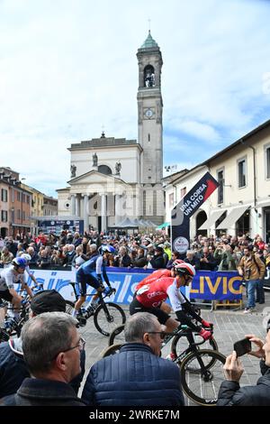 Rho, Italia. 13 marzo 2024. Il via la gara d'élite maschile della Milano-Torino, gara ciclistica di un giorno (177km) da Rho e Salassa - Nord Ovest Italia - mercoledì 13 marzo 2024. Sport - ciclismo . (Foto di Gian Mattia D'Alberto/ credito: LaPresse/Alamy Live News Foto Stock