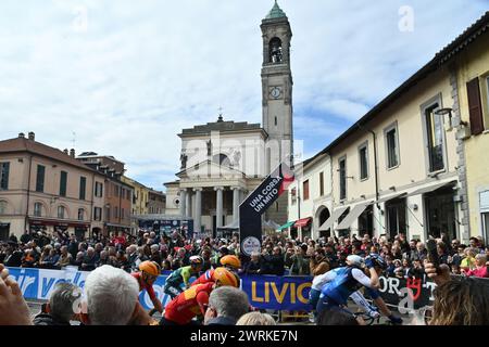 Rho, Italia. 13 marzo 2024. Il via la gara d'élite maschile della Milano-Torino, gara ciclistica di un giorno (177km) da Rho e Salassa - Nord Ovest Italia - mercoledì 13 marzo 2024. Sport - ciclismo . (Foto di Gian Mattia D'Alberto/ credito: LaPresse/Alamy Live News Foto Stock