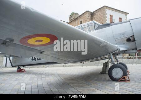 Caceres, Spagna - 27 maggio 2021: North American Aviation T-6 Texan. Mostra sull'aviazione militare spagnola. Piazza principale di Caceres, Spagna Foto Stock