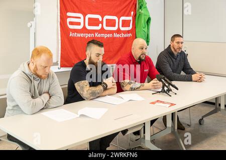 Ignoto, Jeroen Auweriks, Mario Heylen e Robby De Kaey, ritratti durante una conferenza stampa dei sindacati penitenziari di Anversa sul sovraffollamento e la carenza di personale nelle carceri a seguito della recente tortura di un prigioniero da parte di compagni detenuti, ad Anversa, mercoledì 13 marzo 2024. Un detenuto è stato portato in ospedale con gravi ferite dopo essere stato presumibilmente torturato da cinque compagni detenuti nella sua cella per tre giorni. La tortura è stata filmata e inoltrata tramite Snapchat. L'ufficio del pubblico ministero di Anversa ha avviato un'indagine. BELGA FOTO JAMES ARTHUR GEKIERE Foto Stock