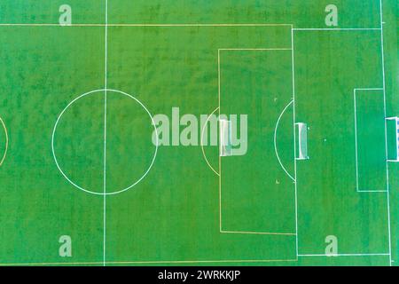 immagine zenithal di un campo da calcio visto da un drone Foto Stock