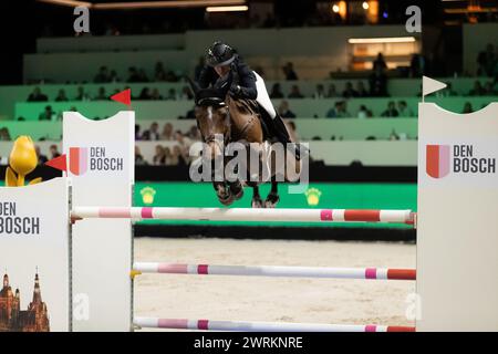 DenBosch, Paesi Bassi - 9 marzo 2024. Gudrun Patteet del Belgio in sella alla Sea Coast Monalisa Va't Paradijs compete nella classe Indoor Derby di 1,45 m a. Foto Stock