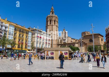 Plaza de la Reina con la storica cattedrale di Valencia, Spagna Foto Stock