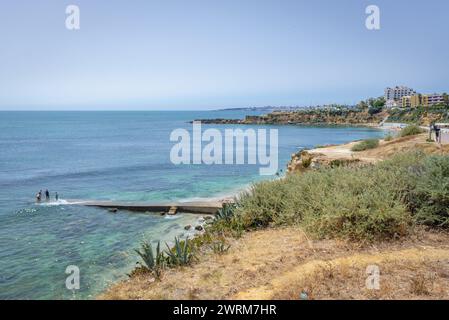 Costa dell'Oceano Atlantico a Sao Pedro do Estoril, villaggio del comune di Cascais in Portogallo Foto Stock