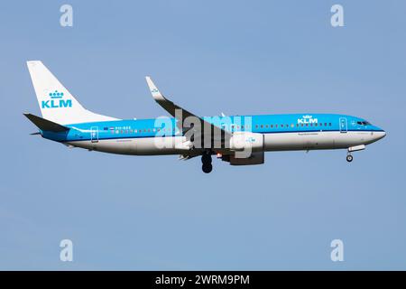 Vienna, Austria - 20 maggio 2018: Arrivo e atterraggio dell'aereo passeggeri KLM Boeing 737-800 PH-BXE all'aeroporto di Vienna Foto Stock