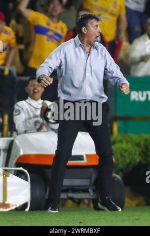 Monterrey, Messico. 12 marzo 2024. MONTERREY, MESSICO - 12 MARZO 2024: Gara di andata e ritorno della CONCACAF Champions Cup di 16 partite tra UANL Tigres e Orlando City SC a Estádio Universitário. Tigres Coach Robert Dante Siboldi celebra il quarto obiettivo obbligatorio Credit: Toby Tande/PXImages Credit: PX Images/Alamy Live News Foto Stock