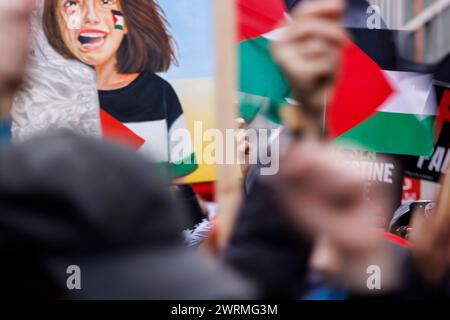 17 febbraio 2024. Kensington, Londra, Regno Unito. Marcia nazionale per la Palestina. Foto Stock